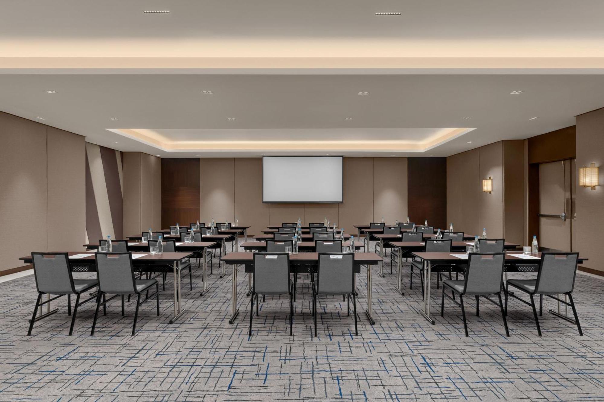The Westin Manila Hotel Pasig City Exterior photo